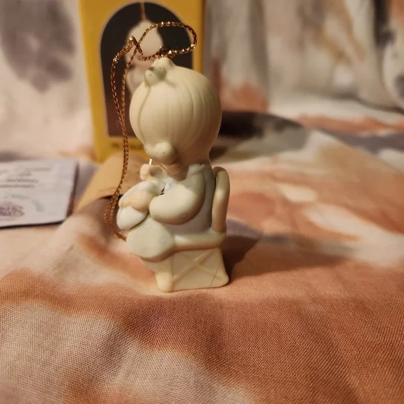 Enesco Jonathan and David Mother Sew Dear Figurine 1983 - Picture 3 of 8